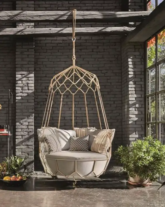 Stylish Outdoor Swing Chairs for Elegant Patio & Garden Makeovers
