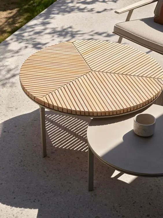 Stylish Outdoor Table & Chairs: Elevate Your Al Fresco Dining Experience