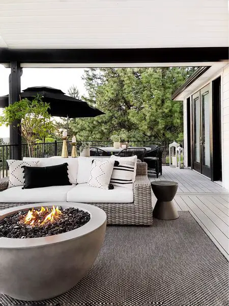 Stylish Outdoor Lounge & BBQ Areas for Chic Alfresco Living - Design Inspirations