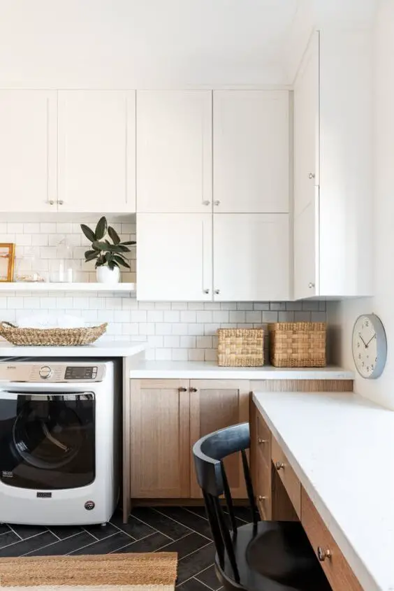Chic Laundry Room Desk Ideas: Maximize Space with Style - Explore Now