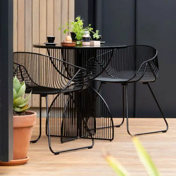 Stylish Outdoor Tables: Elevate Your Al Fresco Dining Experience