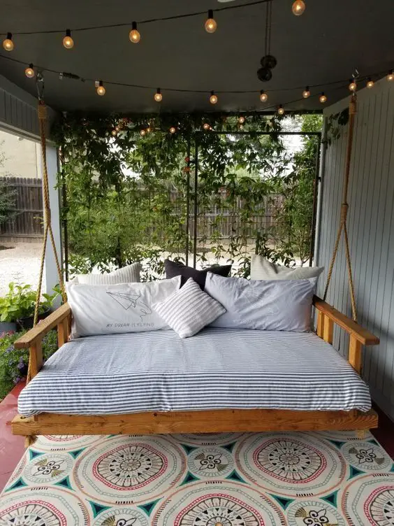 Outdoor Swing Beds: Elegance & Comfort for Garden and Porch Relaxation