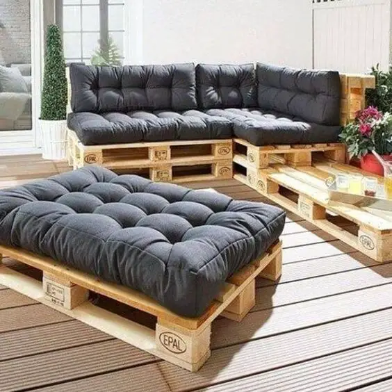 Chic Pallet Furniture Sofas for Outdoor Living – Transform Your Space
