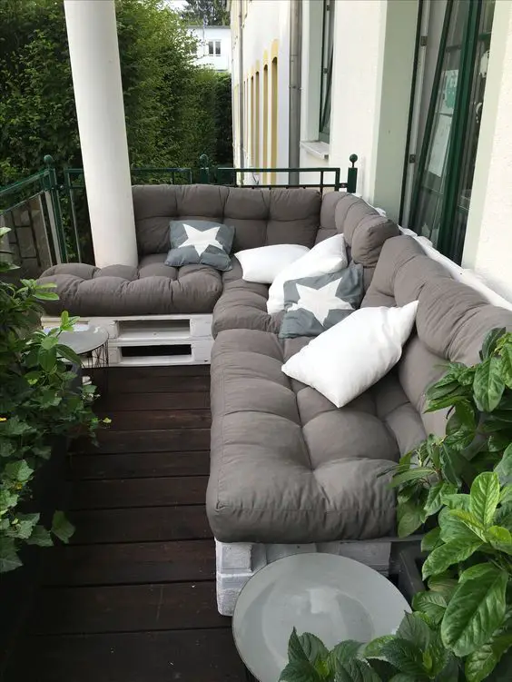 Chic Pallet Furniture Sofas for Outdoor Living – Transform Your Space