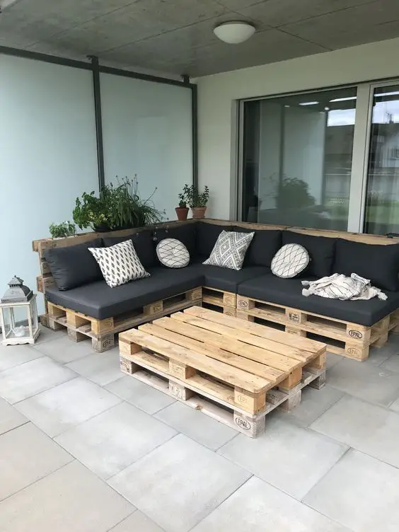 Chic Pallet Furniture Sofas for Outdoor Living – Transform Your Space