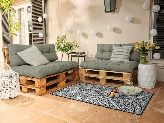 Chic Pallet Furniture Sofas for Outdoor Living – Transform Your Space
