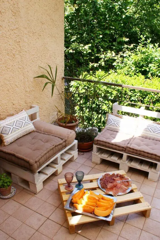 Chic Pallet Furniture Sofas for Outdoor Living – Transform Your Space