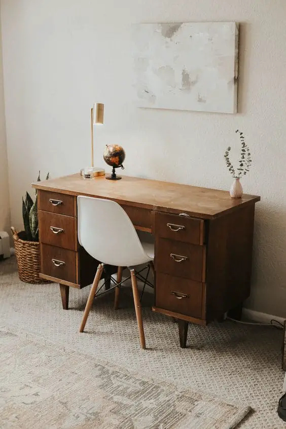Discover Timeless Charm: Vintage Desks for Elegant Home Workspaces