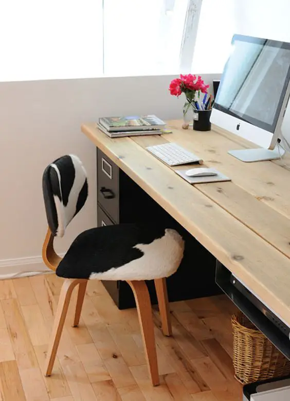 Chic Plain Desk Designs for Trendy Home Workspaces - Decor Ideas