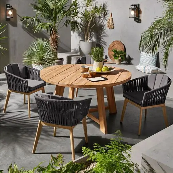 Stylish Outdoor Tables: Elevate Your Al Fresco Dining Experience