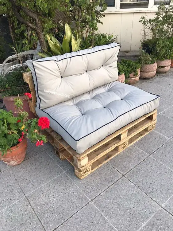 Chic Pallet Furniture Sofas for Outdoor Living – Transform Your Space