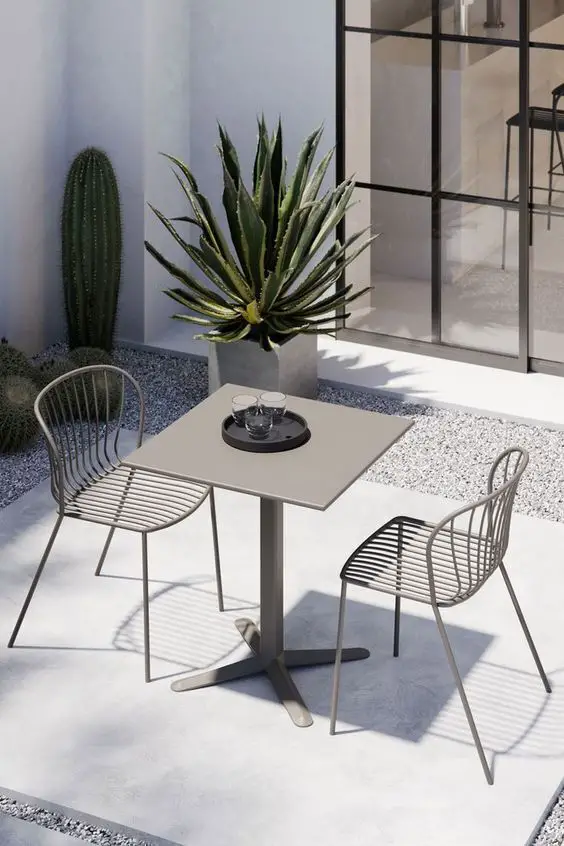 Stylish Outdoor Table & Chairs: Elevate Your Al Fresco Dining Experience