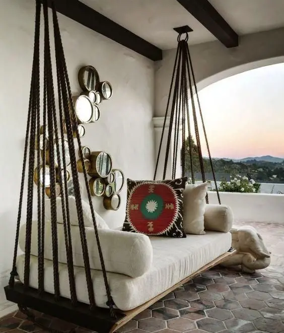 Outdoor Swing Beds: Elegance & Comfort for Garden and Porch Relaxation