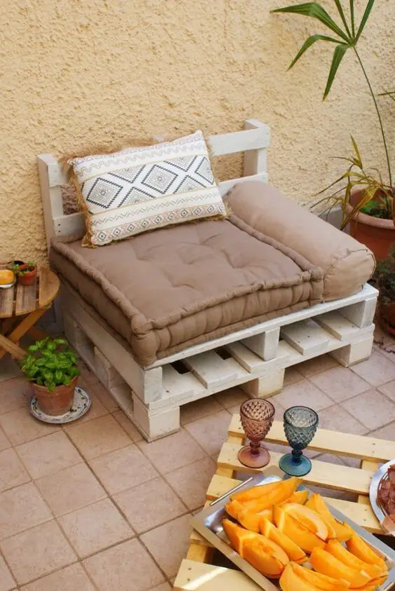 Transform Your Outdoors: Chic Pallet Chair Ideas for Patio and Garden - Eco-Friendly Elegance