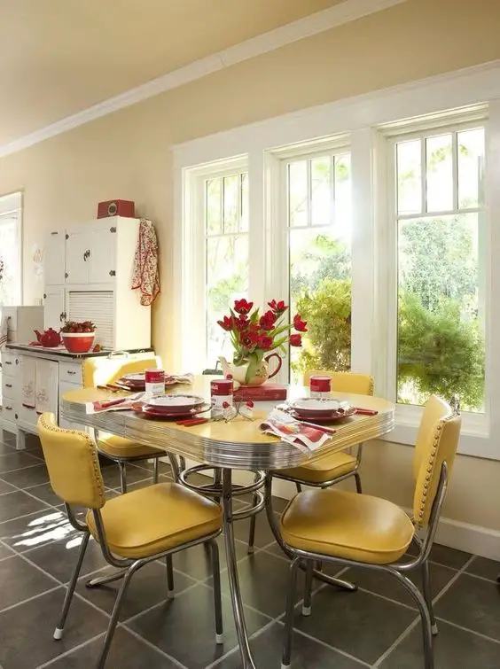 Chic Vintage Kitchen Tables: Timeless Decor & Style Ideas