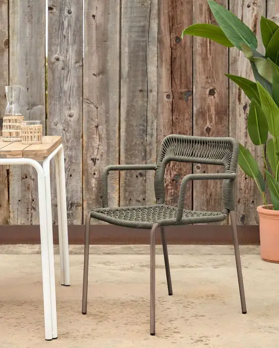 Stylish Outdoor Table & Chairs: Elevate Your Al Fresco Dining Experience