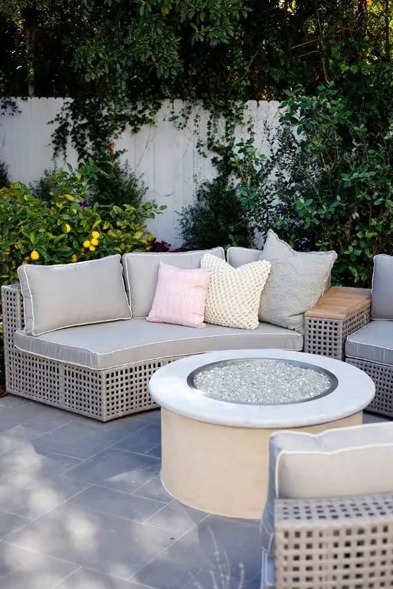 Stylish Outdoor Lounge & BBQ Areas for Chic Alfresco Living - Design Inspirations