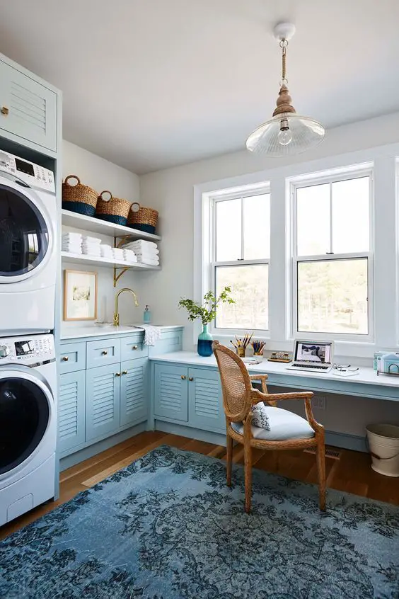 Chic Laundry Room Desk Ideas: Maximize Space with Style - Explore Now