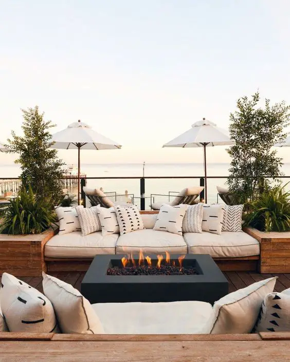 Outdoor Lounge Areas: Transform Spaces into Serene Sanctuaries