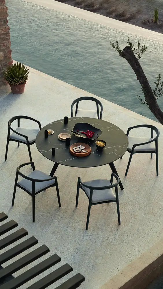 Stylish Outdoor Table & Chairs: Elevate Your Al Fresco Dining Experience