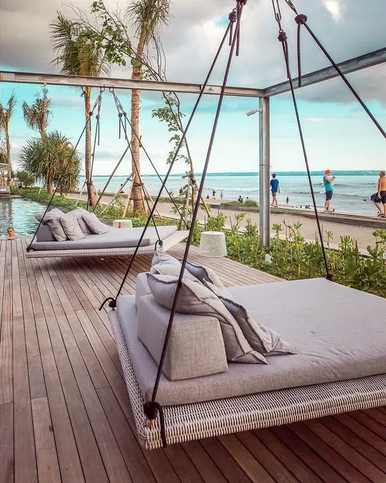 Outdoor Swing Beds: Elegance & Comfort for Garden and Porch Relaxation