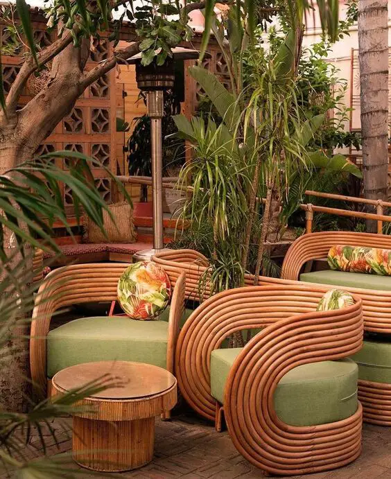 Garden Chairs: Discover Wood & Metal Designs for Trendy Outdoor Decor
