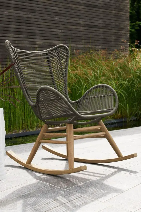 Garden Chairs: Discover Wood & Metal Designs for Trendy Outdoor Decor