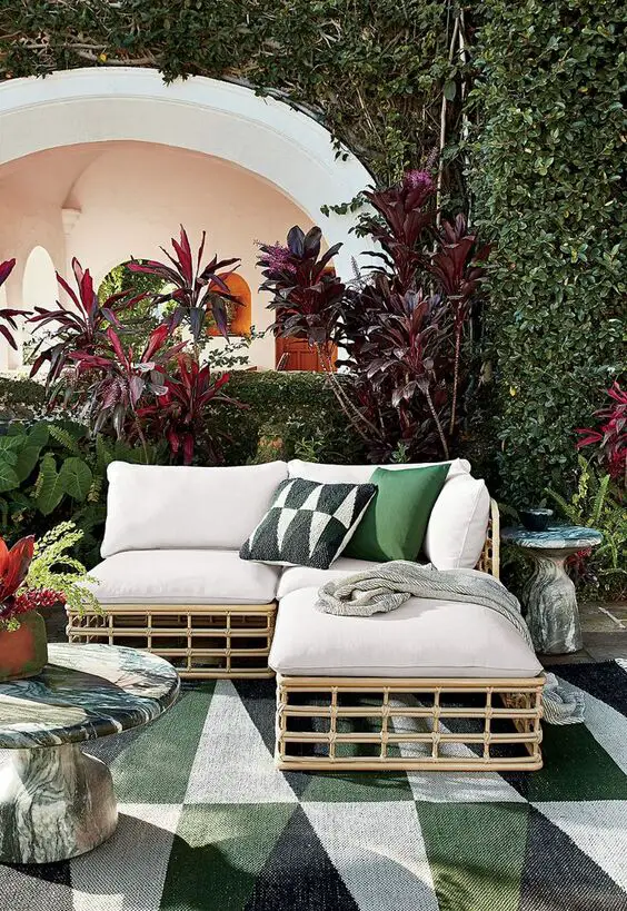 Chic Garden Sofa Sets: Transform Your Outdoors into Stylish Retreats