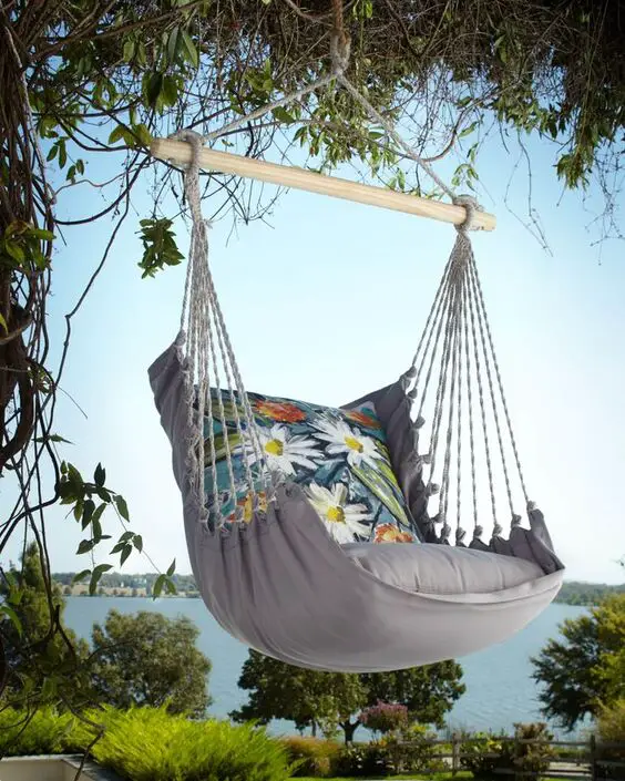 Outdoor Swing Sets: Transform Gardens into Stylish Sanctuaries