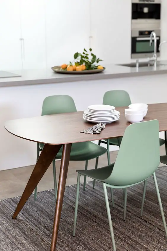 Chic Modern Kitchen Tables: Elevate Dining with Trendy Designs
