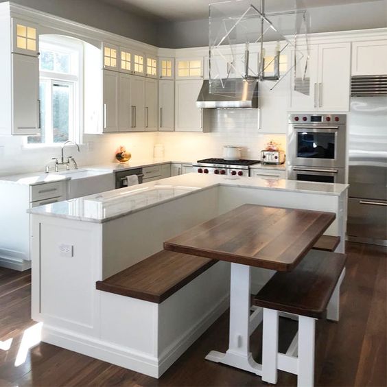 Stylish Built-In Kitchen Tables - Maximize Space & Elegance