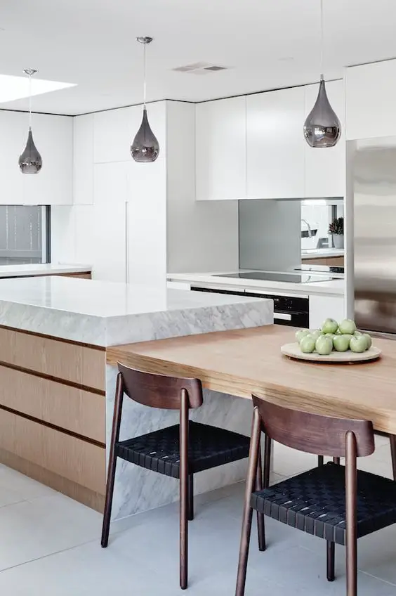 Stylish Built-In Kitchen Tables - Maximize Space & Elegance