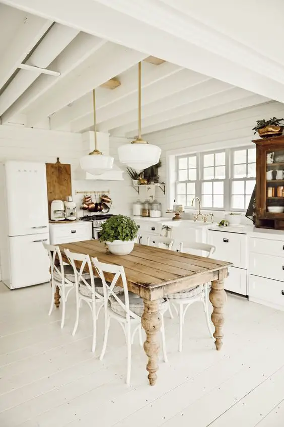 Chic Farmhouse Kitchen Tables: Elevate Home with Style & Comfort