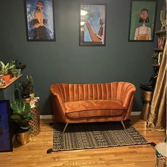 Chic Vintage Loveseats: Timeless Elegance for Modern Homes