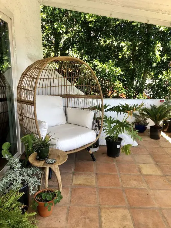 Egg Chair Outdoor Elegance: Top Styles for Chic Patio Decor