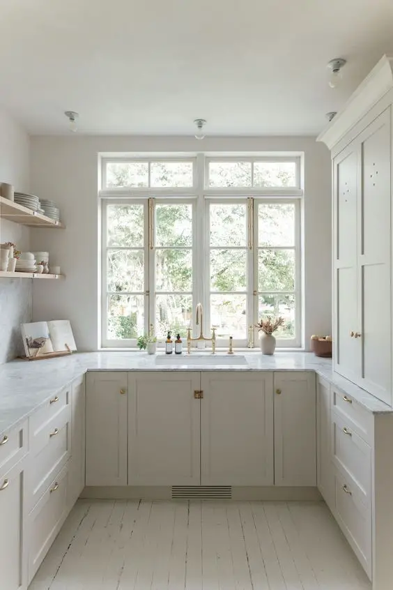 Brighten Your Kitchen: 18 Trendy Window Ideas for a Stylish Space