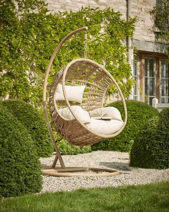 Egg Chair Outdoor Elegance: Top Styles for Chic Patio Decor