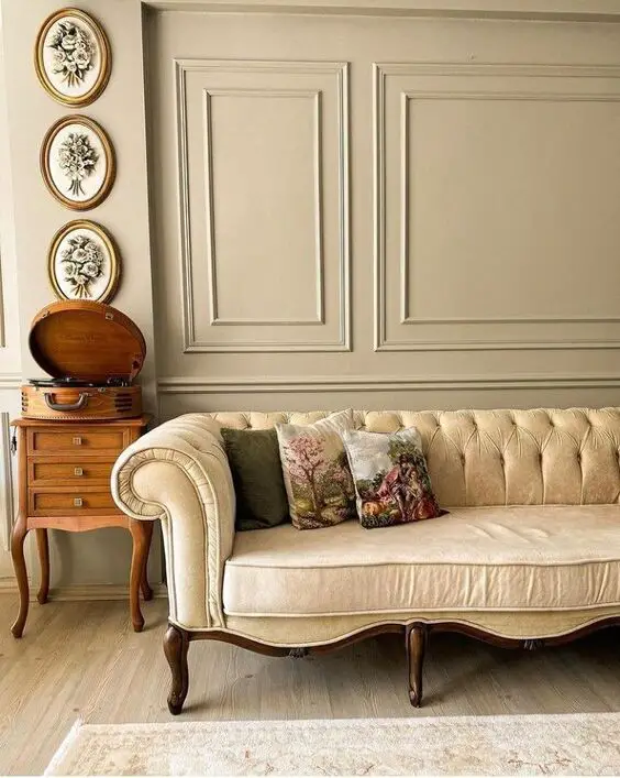 Chic Vintage Loveseats: Timeless Elegance for Modern Homes