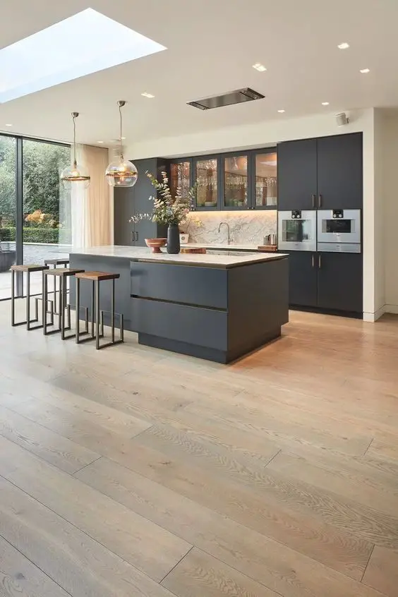 Explore Top Kitchen Flooring Ideas – From Tile to Vinyl Trends | Home Design