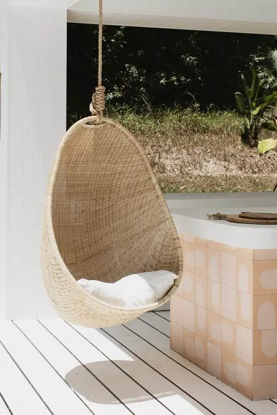 Elevate Outdoor Living with Stylish Hanging Chairs – Transform Your Patio Today