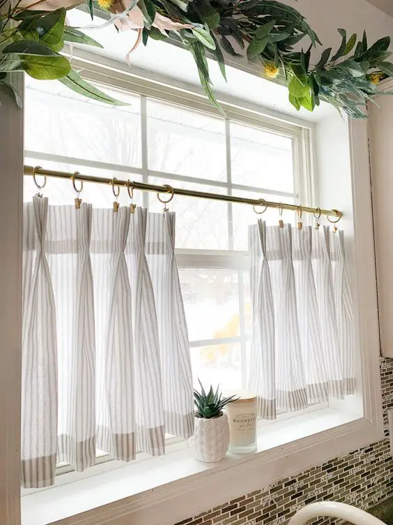 Brighten Your Kitchen: 18 Trendy Window Ideas for a Stylish Space