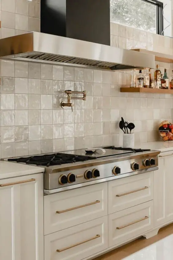 Transform Your Kitchen with Trendy Backsplashes – Ideas & Inspiration for 2024