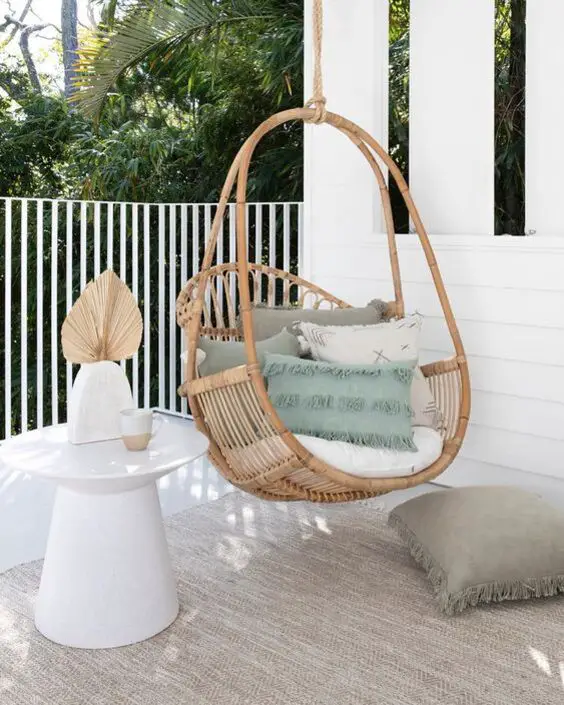 Egg Chair Outdoor Elegance: Top Styles for Chic Patio Decor