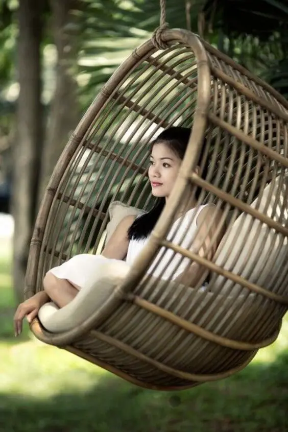 Elevate Outdoor Living with Stylish Hanging Chairs – Transform Your Patio Today