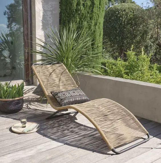 Luxurious Outdoor Lounge Chairs for Elegant Patios and Poolside Bliss