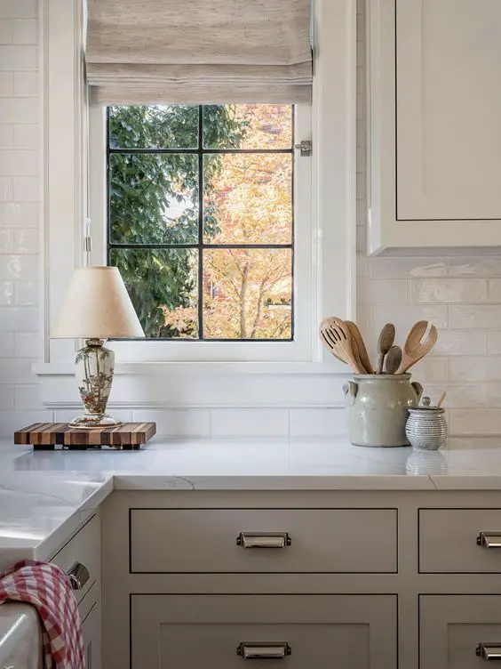 Brighten Your Kitchen: 18 Trendy Window Ideas for a Stylish Space