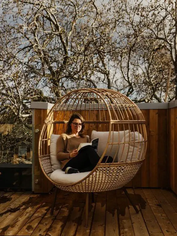 Egg Chair Outdoor Elegance: Top Styles for Chic Patio Decor