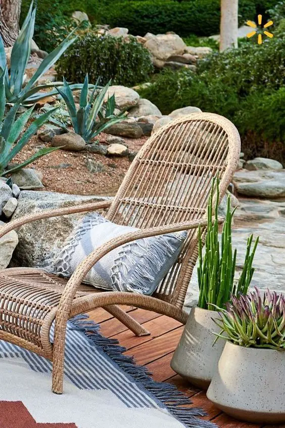 Luxurious Outdoor Lounge Chairs for Elegant Patios and Poolside Bliss