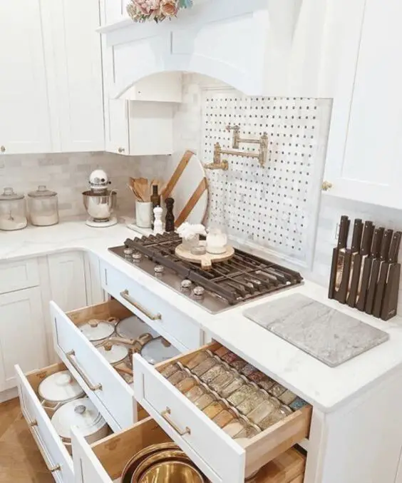 Innovative Kitchen Storage Ideas for Chic and Organized Spaces - Maximize Your Kitchen