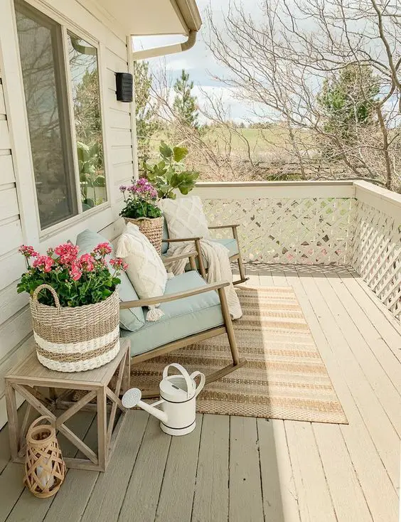 Summer Porch Decor Ideas: Embrace Seasonal Charm & Vibrancy